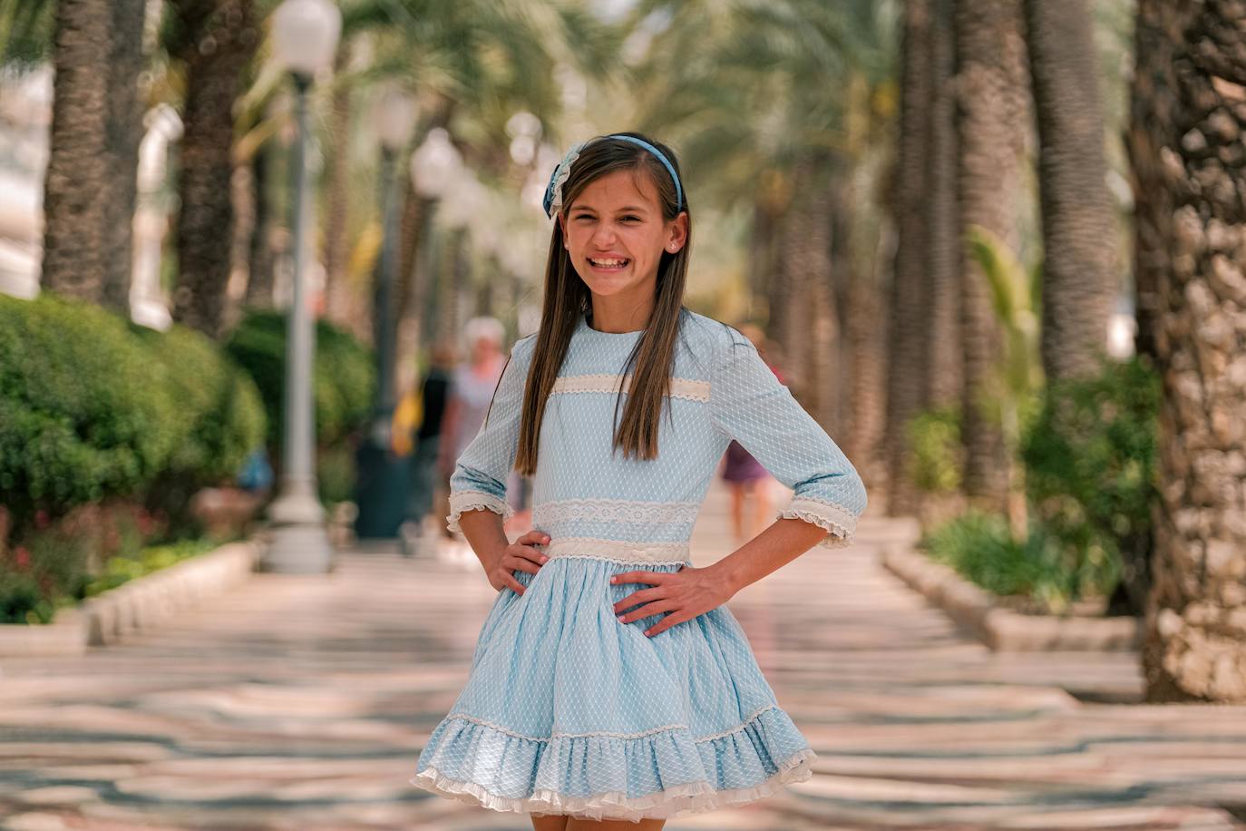 Un paseo por la Explanada con las belleas del foc de Alicante