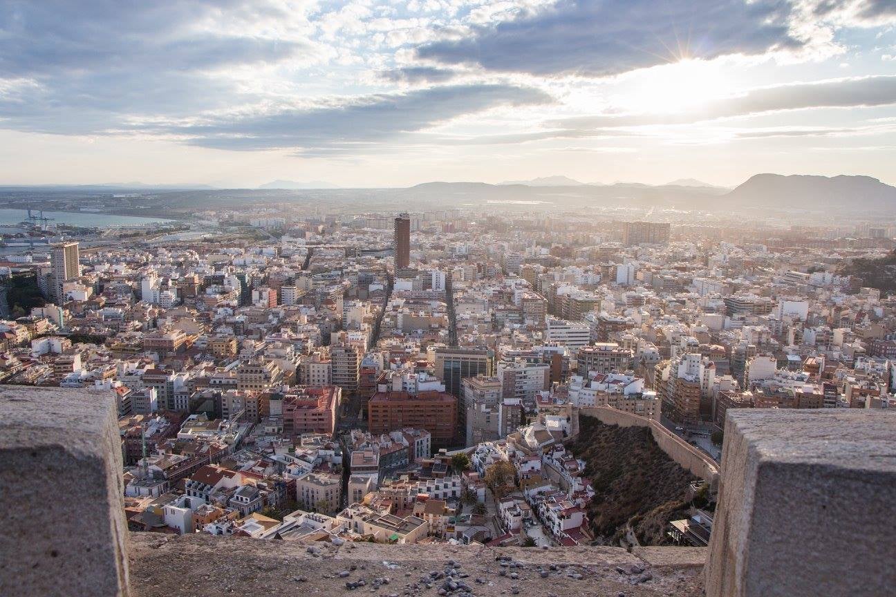 La ciudad desde el castillo de Santa Bárbara.