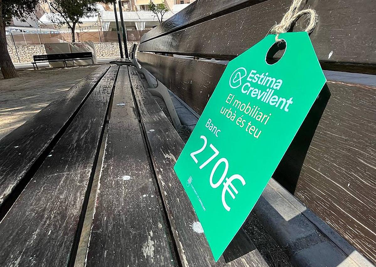 Imagen secundaria 1 - Etiquetas presentes en Crevillent con motivo de la campaña.