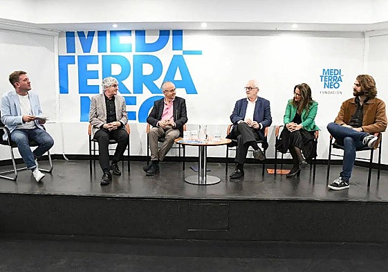 Mesa de expertos y representantes de la cultura alicantina.