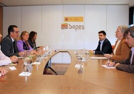 El alcalde de Elda, Rubén Alfaro, reunido con la directora del Sepes.