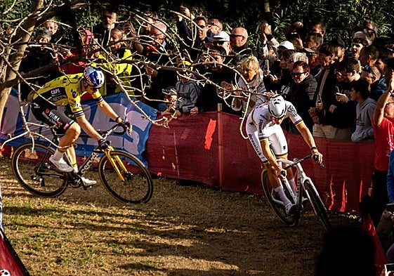Van Aert y Van der Poel en el circuito de Benidorm