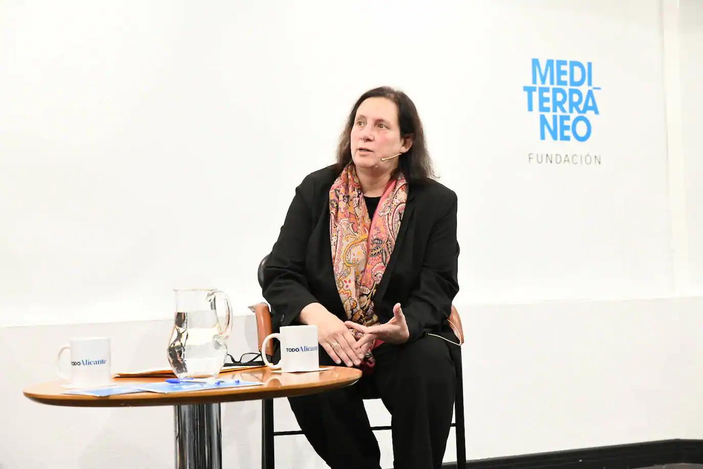 Pilar Tébar reclama el nombre de Eusebio Sempere para la estación de tren en el foro TodoXAlicante.