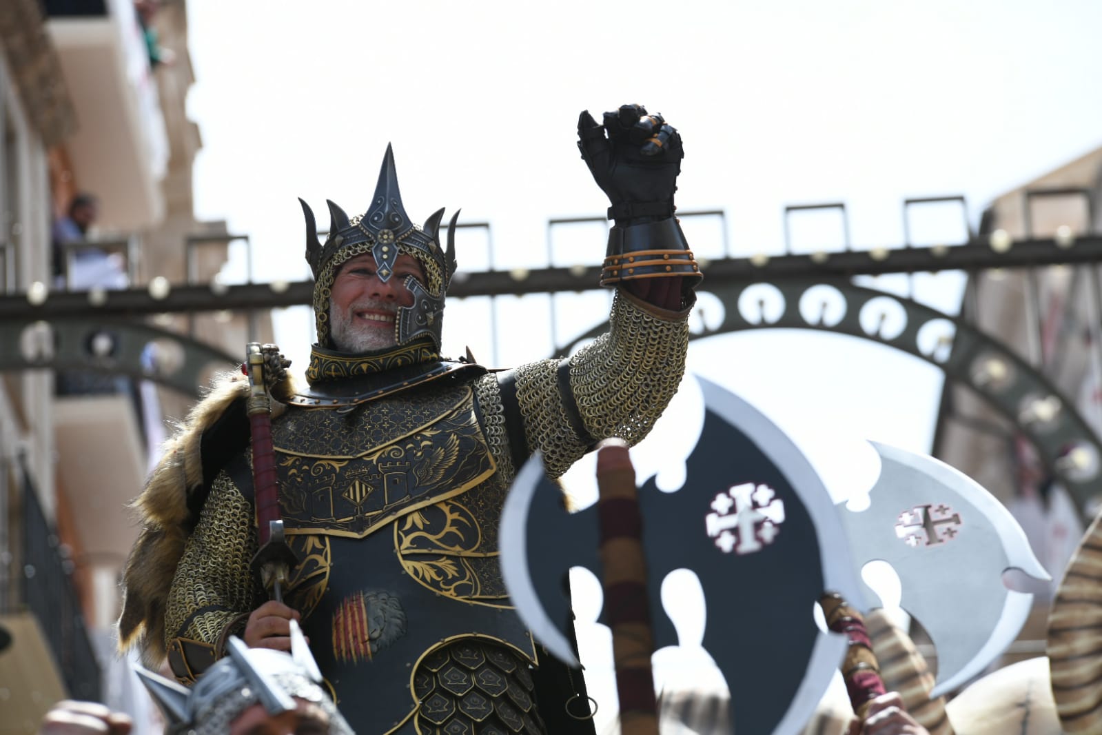 El alférez de los Aragoneses culmina la apoteósica Entrada cristiana de Alcoi
