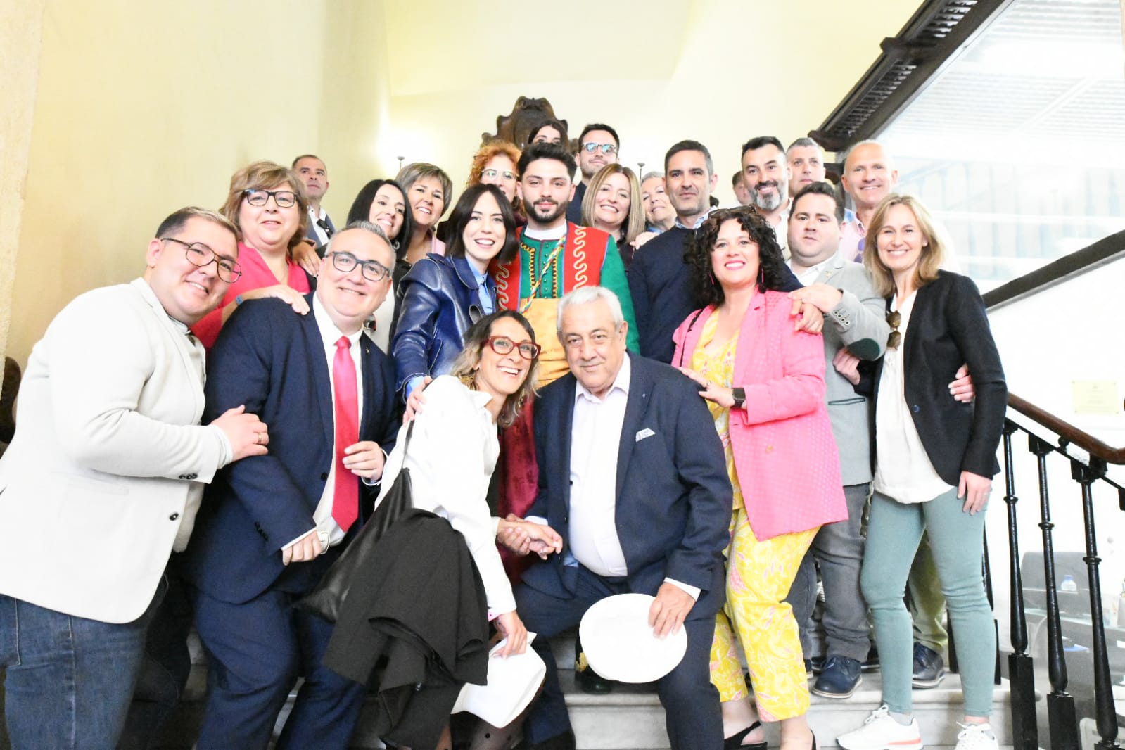 Las autoridades también se dejan ver en los Moros y Cristianos de Alcoi
