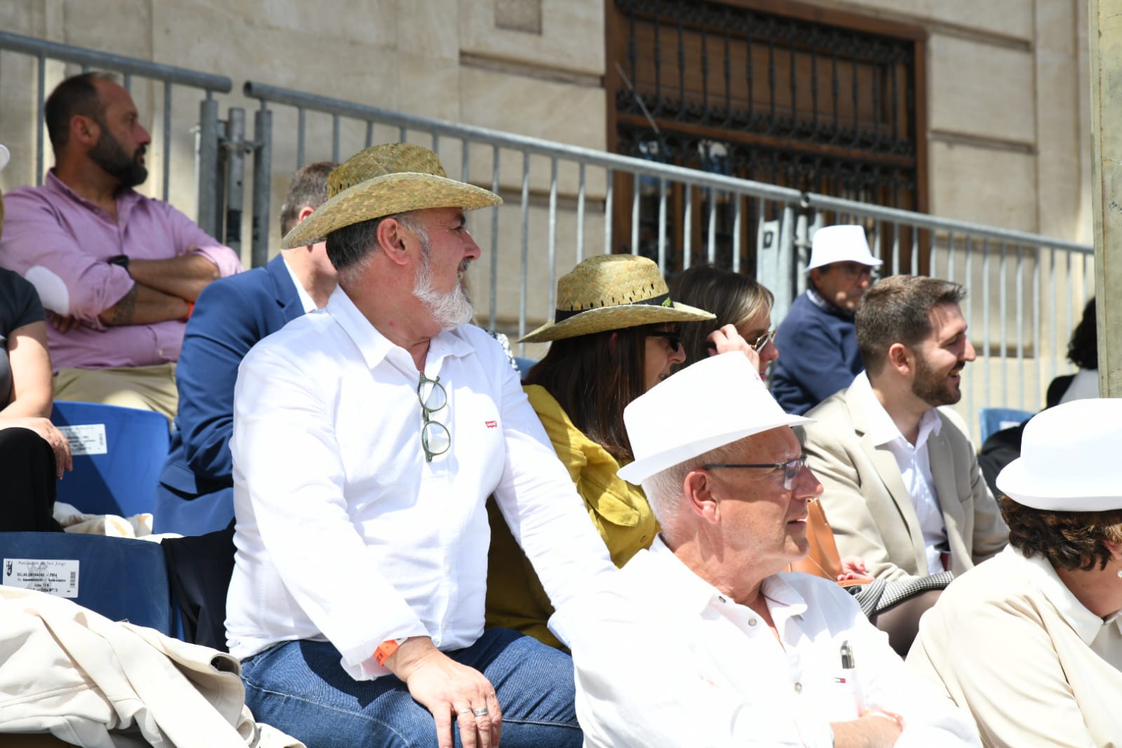 Las autoridades también se dejan ver en los Moros y Cristianos de Alcoi