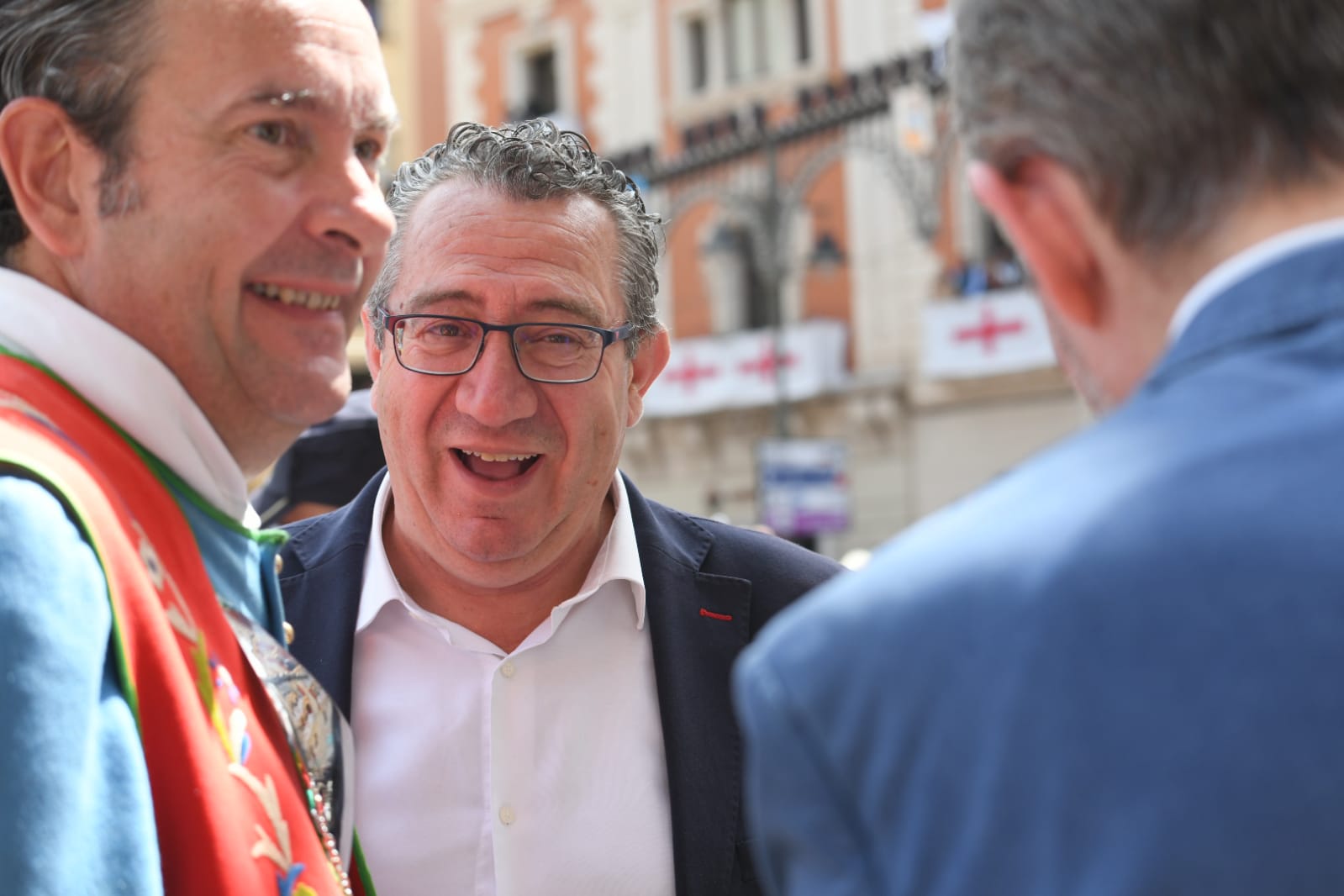 Las autoridades también se dejan ver en los Moros y Cristianos de Alcoi