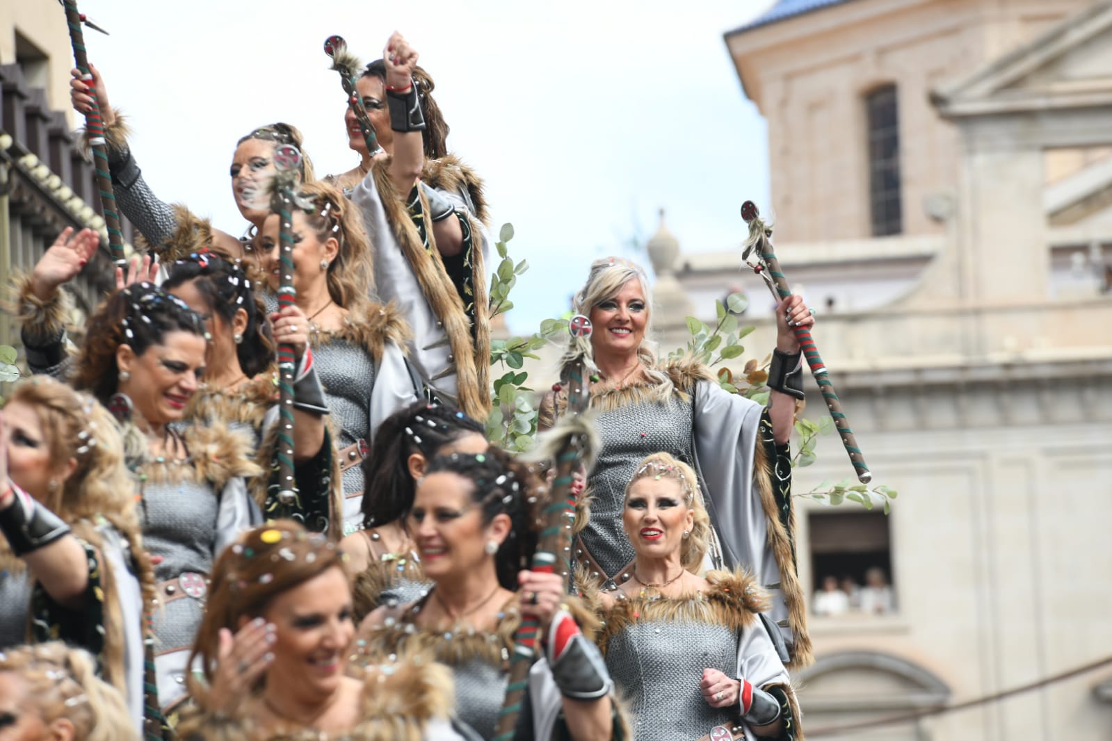 Los Alcodianos lucen su espectacular capitanía en la Entrada de Moros y Cristianos de Alcoi