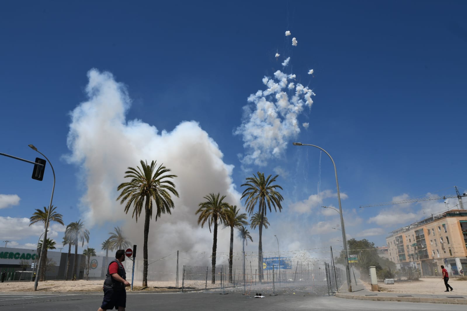 Así ha sido la mascletà de las Hogueras de Alicante en el sector sur