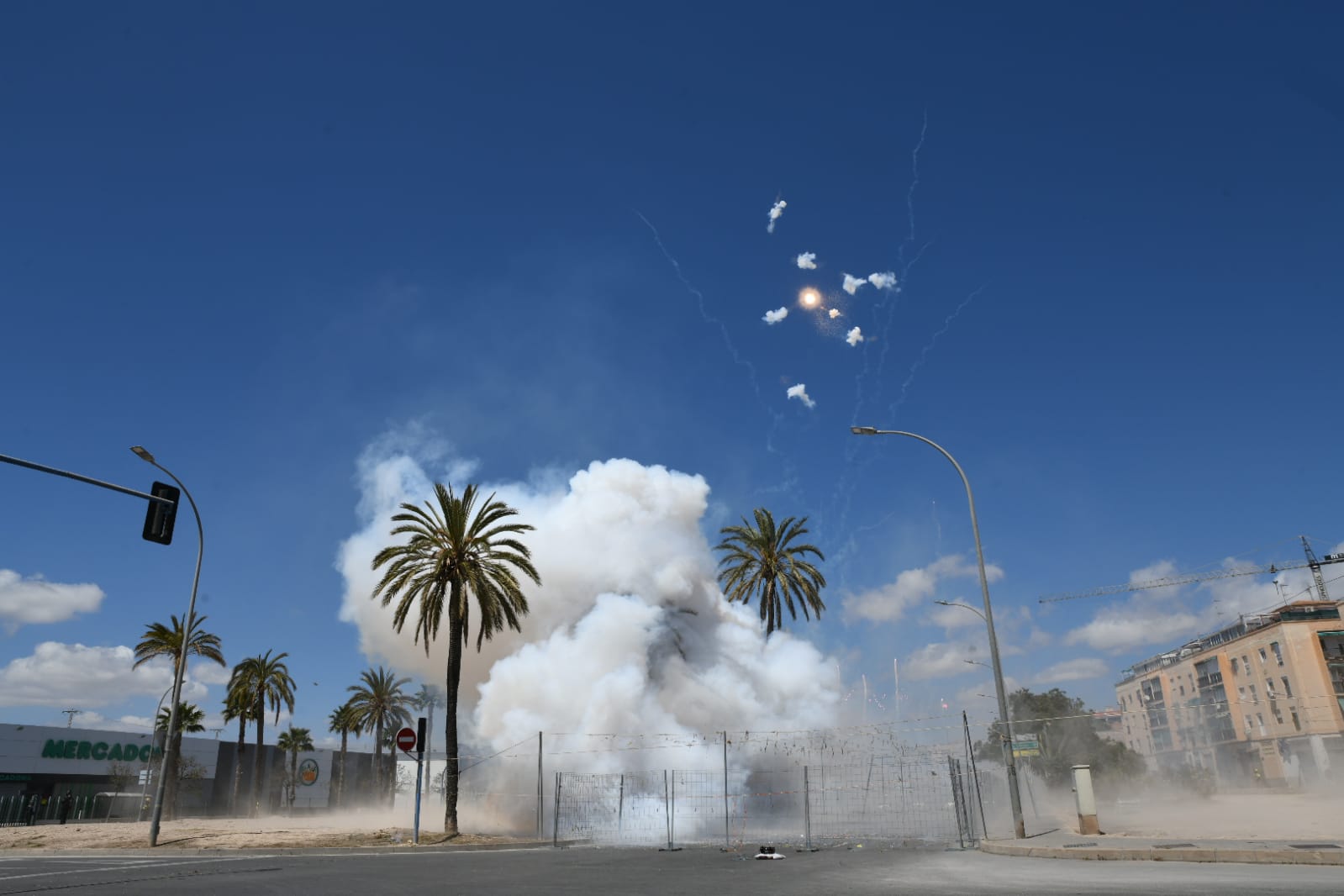 Así ha sido la mascletà de las Hogueras de Alicante en el sector sur