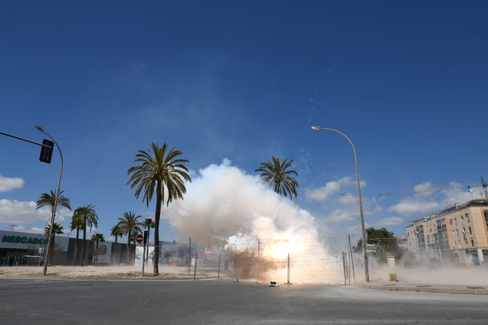 Así ha sido la mascletà de las Hogueras de Alicante en el sector sur