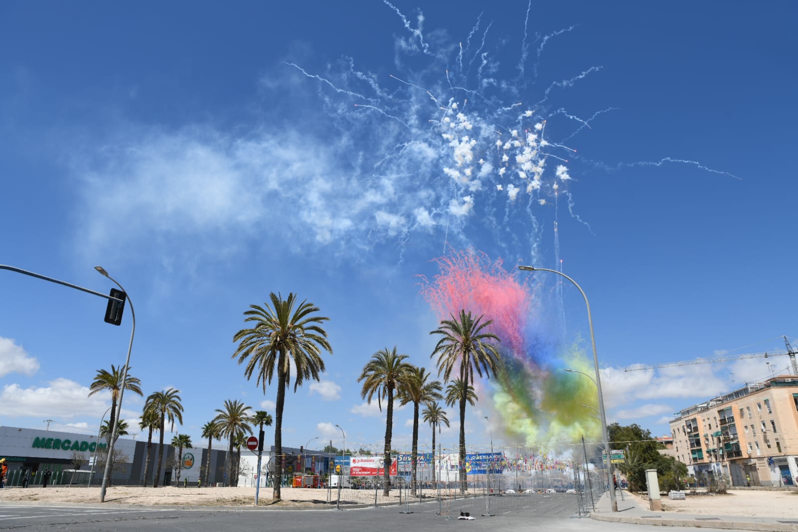 Así ha sido la mascletà de las Hogueras de Alicante en el sector sur