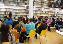 Las bibliotecas de Alicante esconden medio millar de libros en las calles.