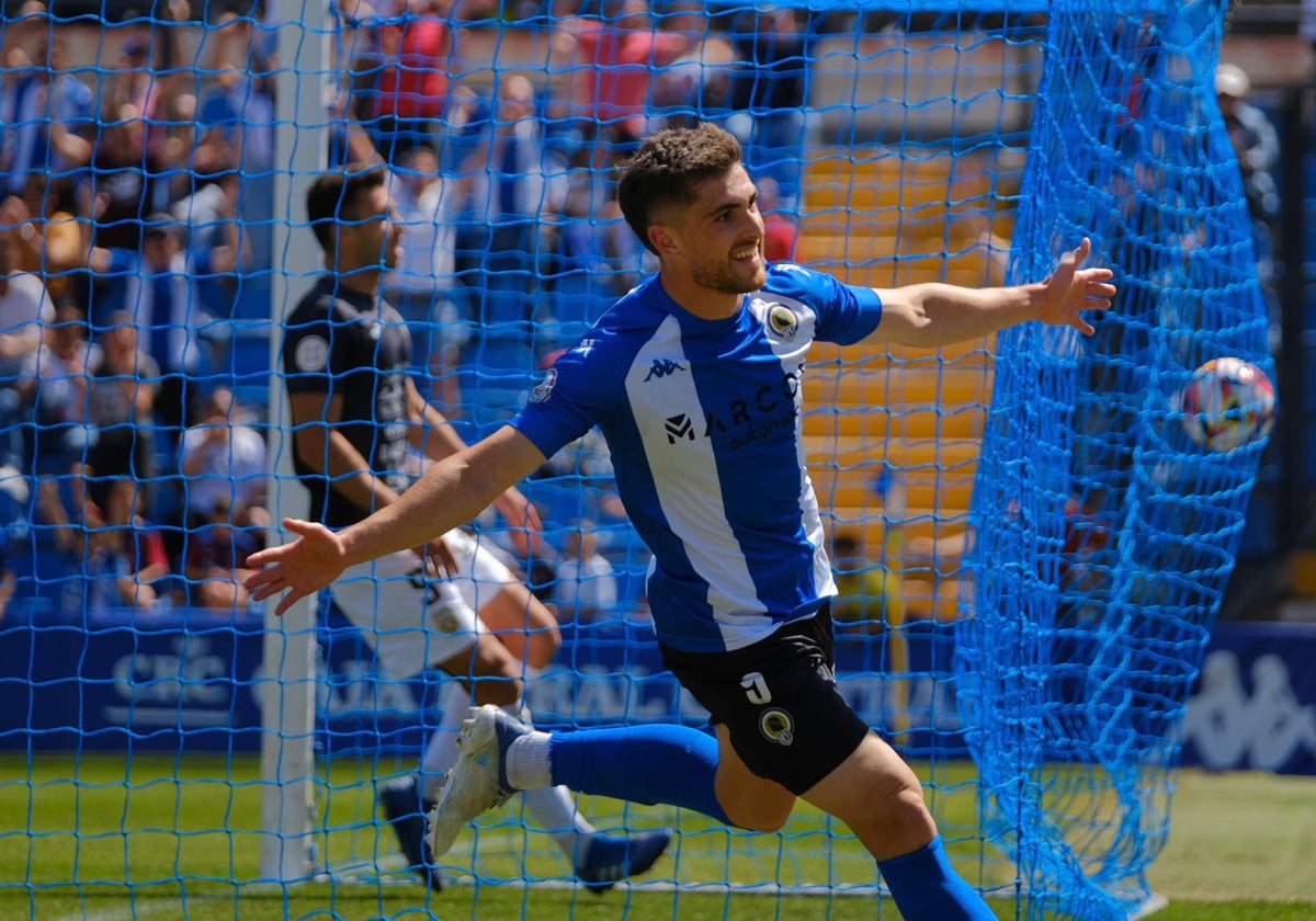 Coscia celebra el segundo de los goles que marcó ante la Peña Deportiva.