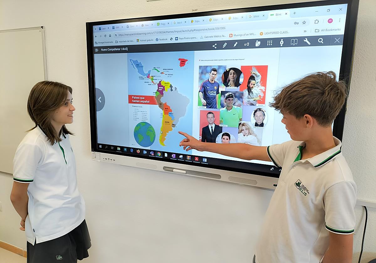 Estudiantes extranjeros aprenden español.