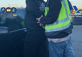 Captura de uno de los 11 miembros de la banda detenidos.