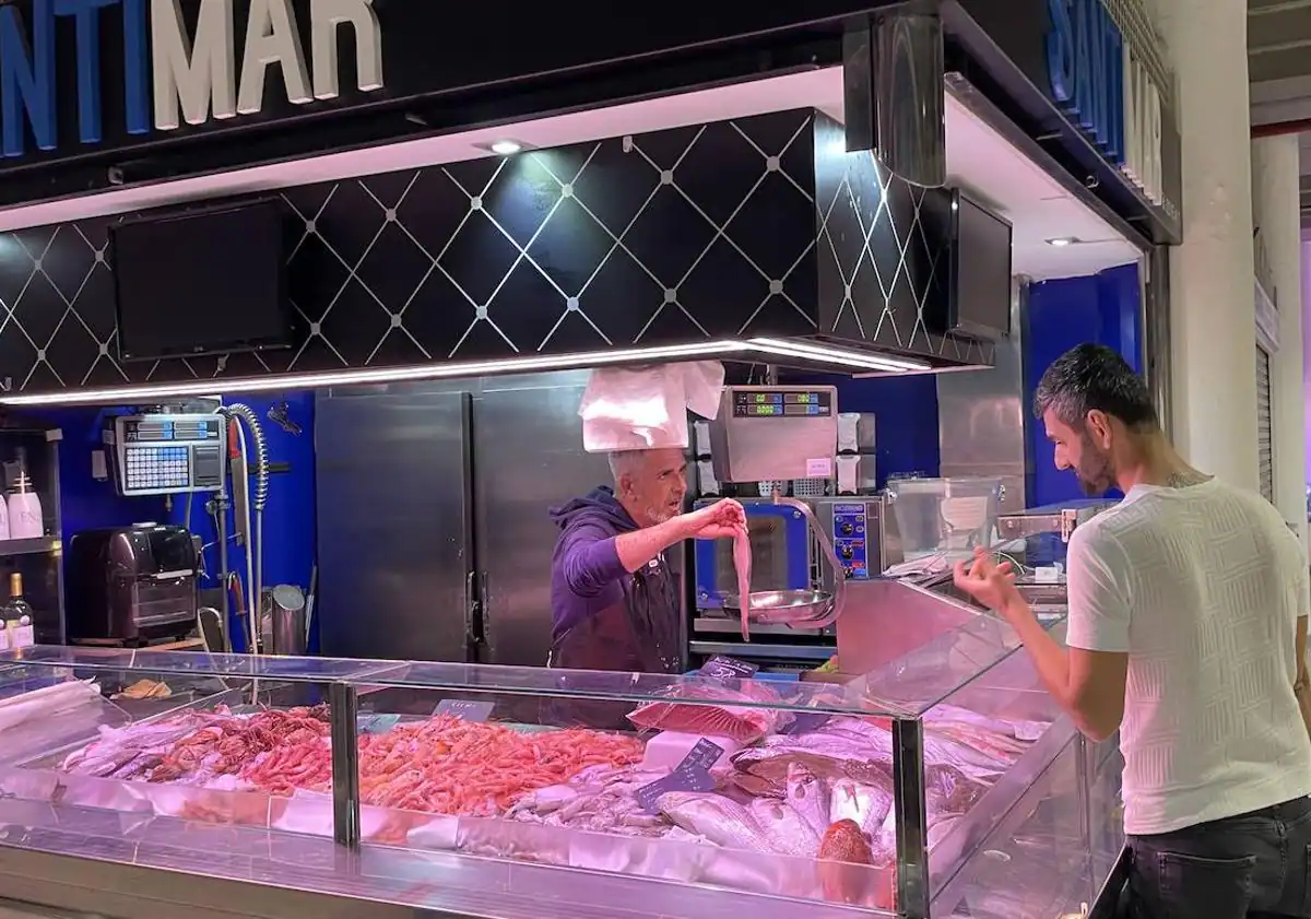 Imagen principal - La nueva experiencia gastronómica del Mercado Central de Alicante