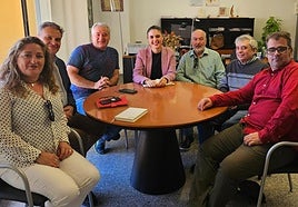 La concejala de Cultura, Beldjilali, junto a las sociedades musicales de Alicante.