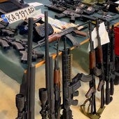Cae una banda que asaltaba casas de lujo en Finestrat usando réplicas de fusiles y armas de guerra