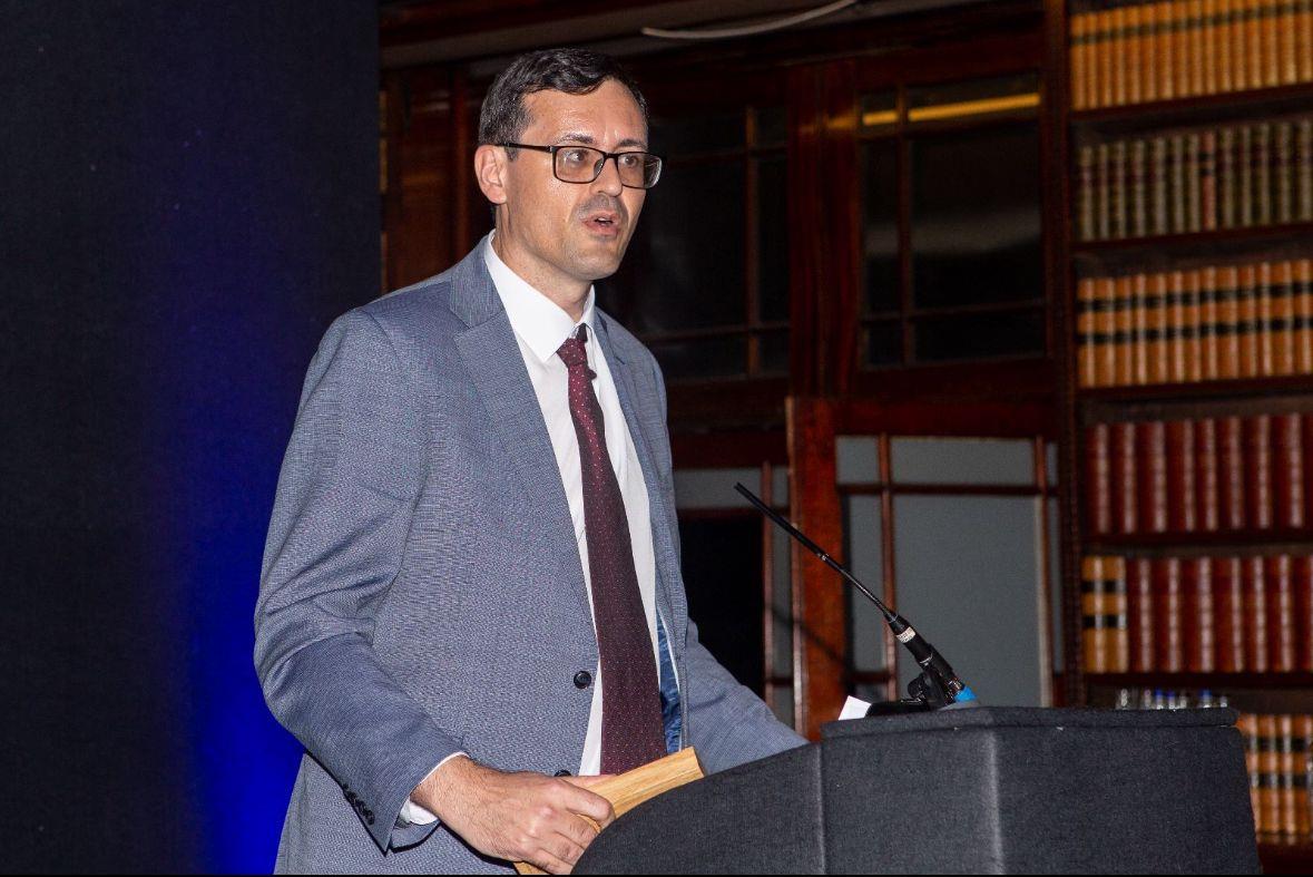 El economista alicantino Enrique Martínez García.