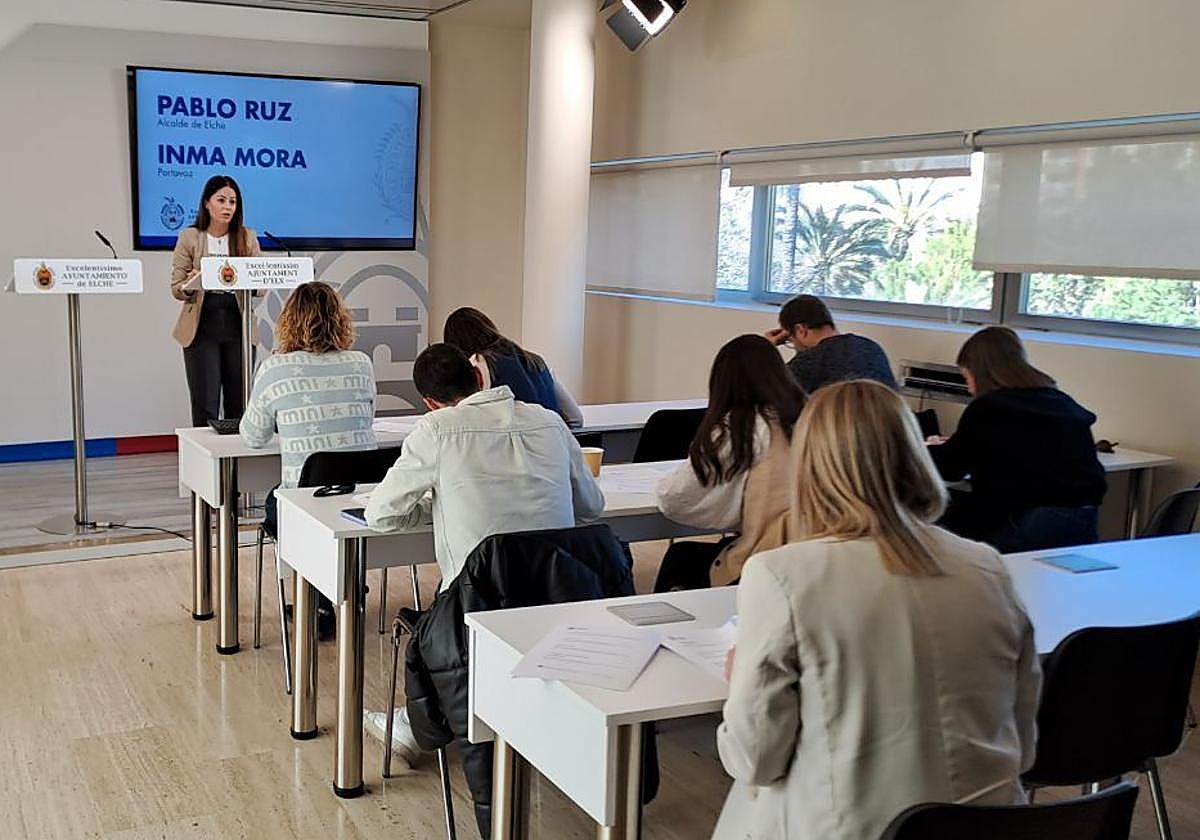 La portavoz, Inma Mora, da cuenta de los asuntos tratados en la Junta de Gobierno Local.