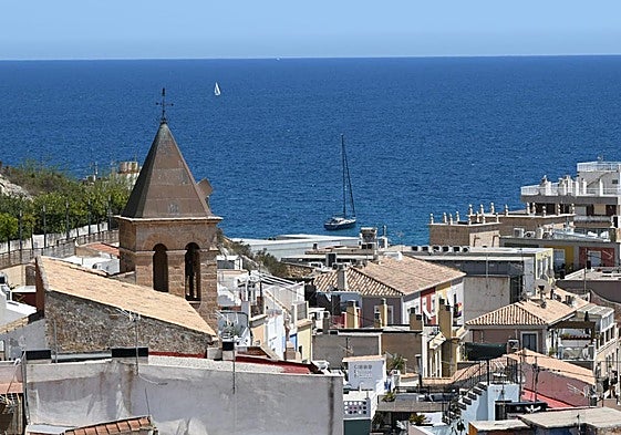 Vistas del Mediterráneo desde el barrio de Santa Cruz de Alicante.