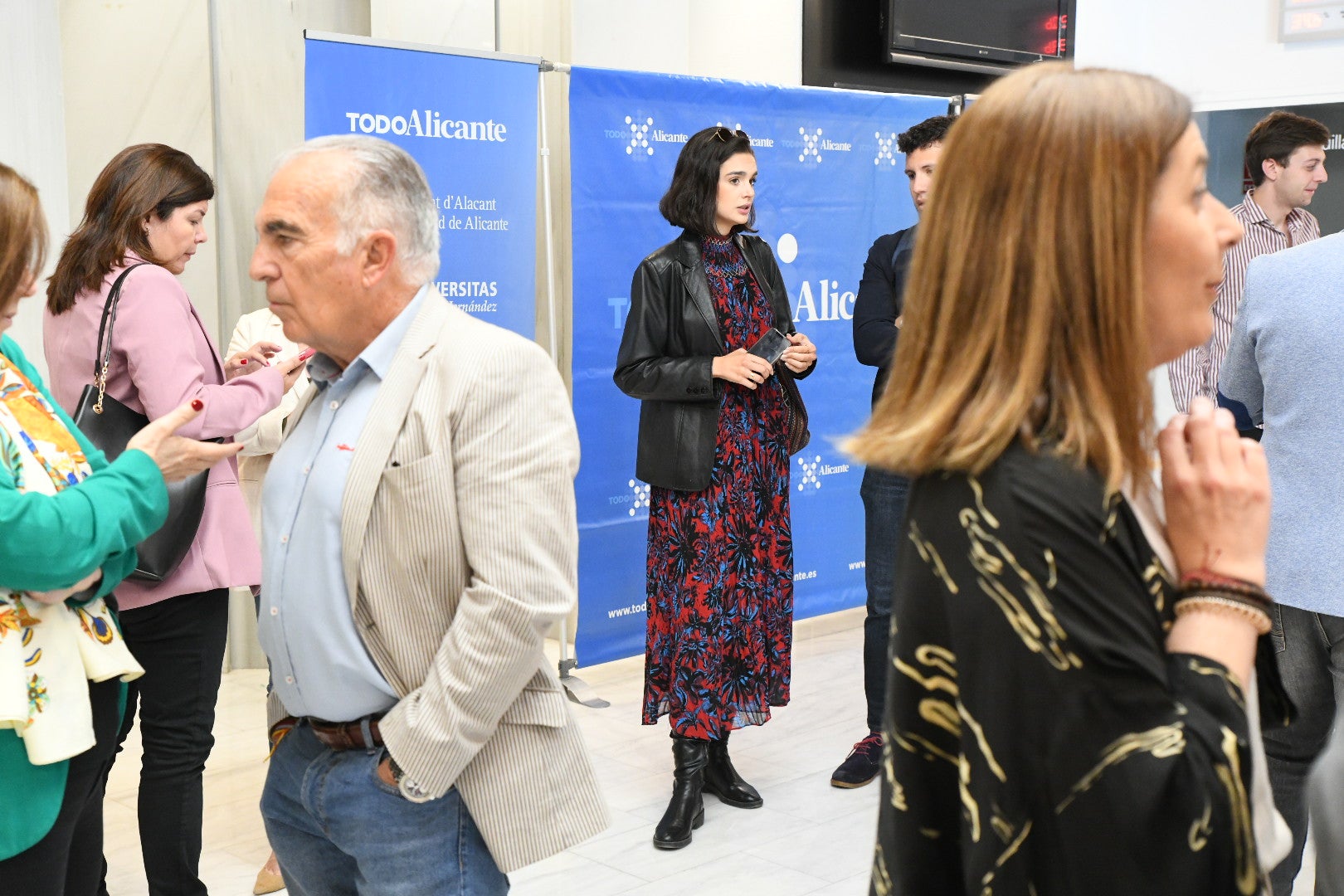 Belén Mora entre los asistentes del quinto foro de TodoXAlicante.