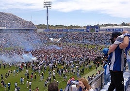 Invasión de campo en el Rico Pérez para celebrar el ascenso
