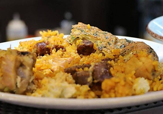 Plato de arroz en costra del menú diario del restaurante Capri de Alicante.