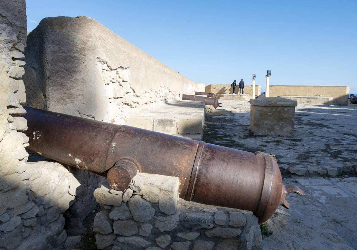Cañones en el castillo de Santa Bárbara.