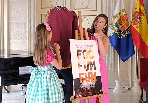 Las belleas del foc desvelan el cartel de las Hogueras de Alicante 2024.