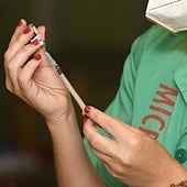 Las enfermeras de Alicante reivindican su labor para generar «economías saludables»