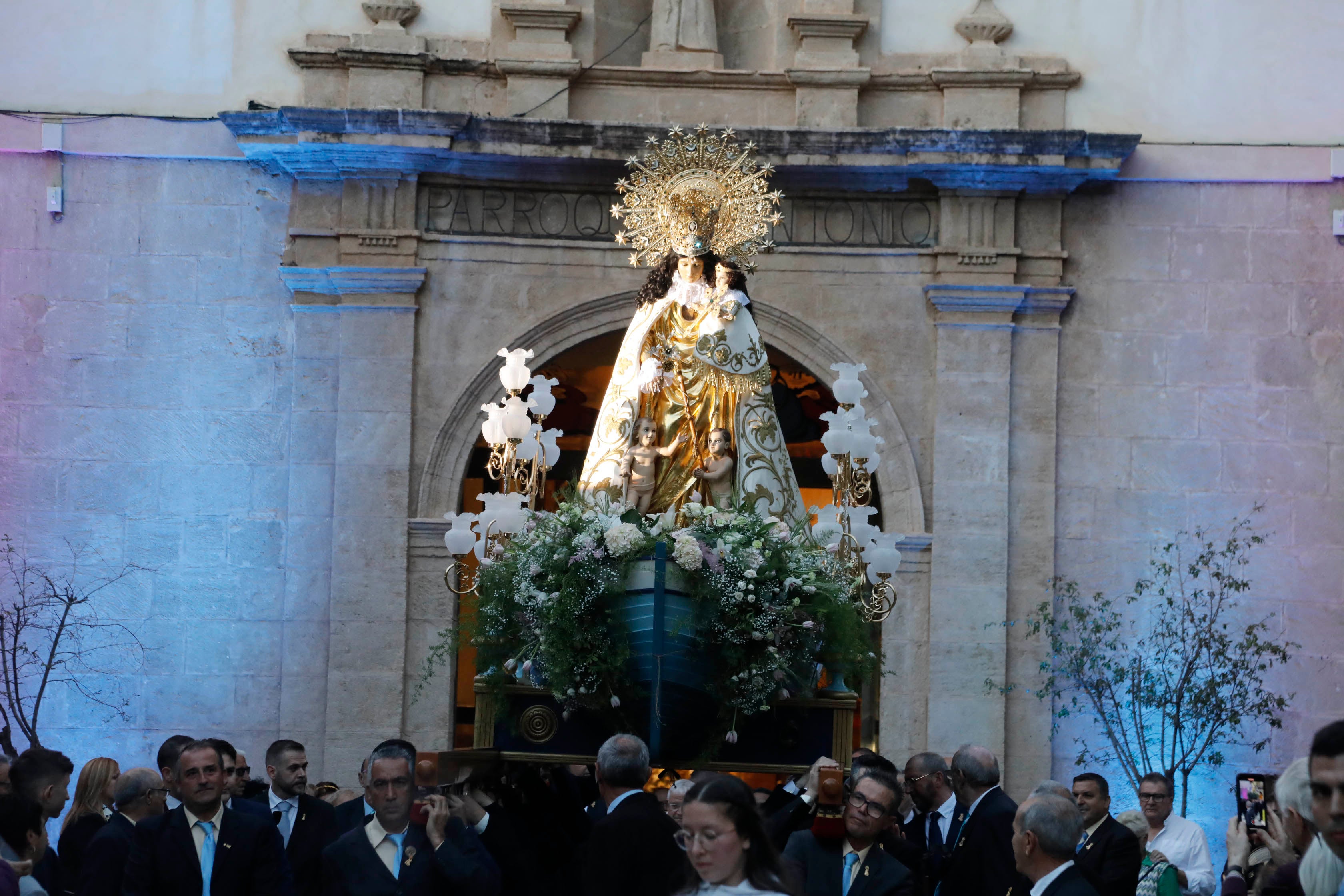 Dénia se rinde ante la Virgen de los Desamparados