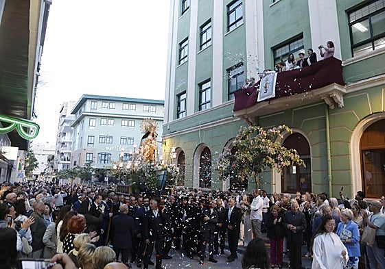 Dénia se rinde ante la Virgen de los Desamparados