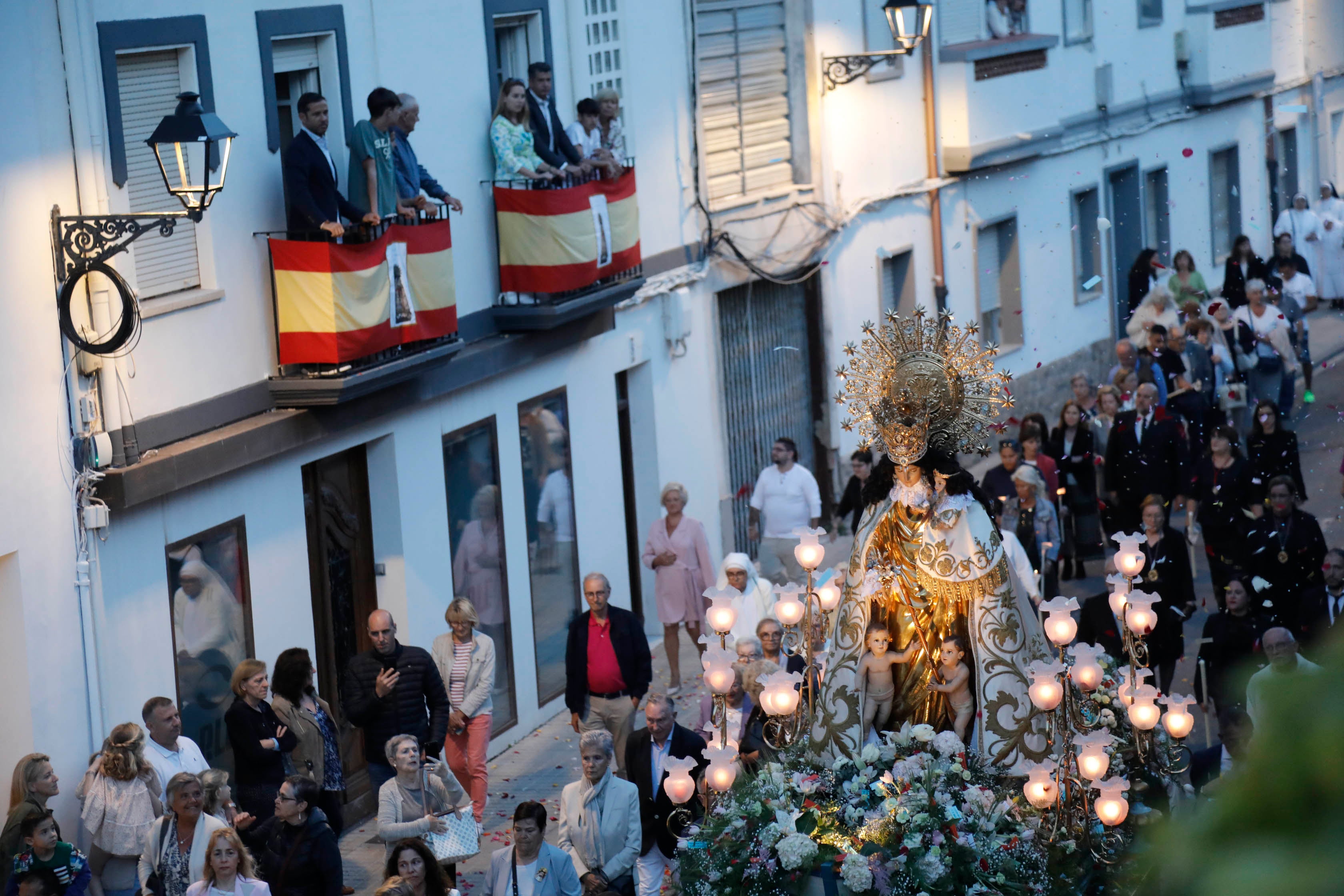 Dénia se rinde ante la Virgen de los Desamparados