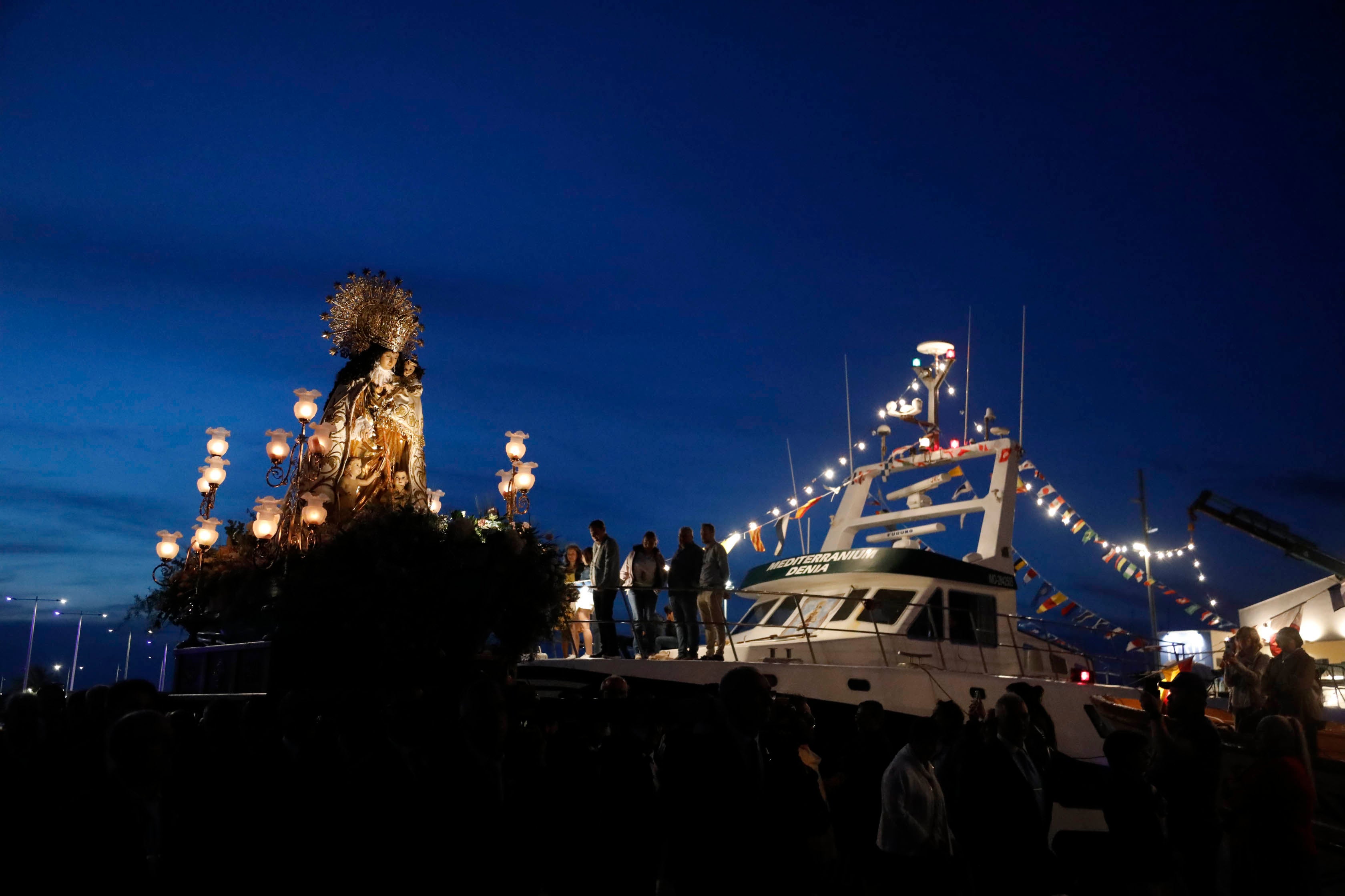 Dénia se rinde ante la Virgen de los Desamparados
