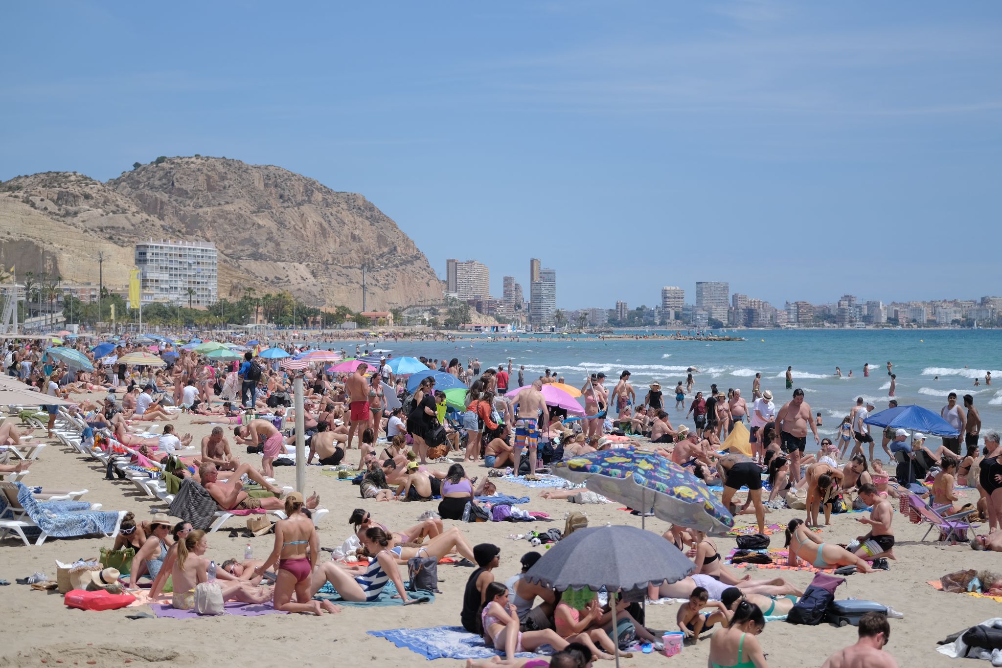 El Postiguet se llena hasta la bandera