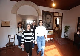 La ministra de Ciencia y secretaria general del PSPV, Diana Morant, en la casa natal de Miguel Hernández.