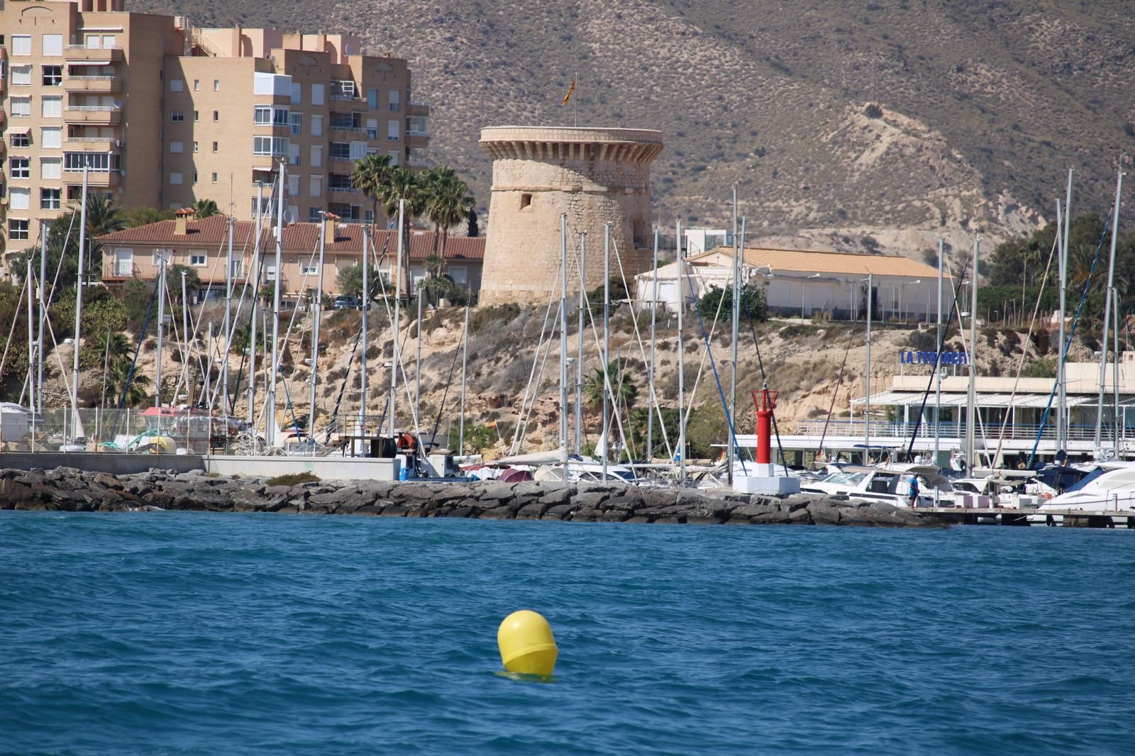Una baliza en una playa de la localidad.