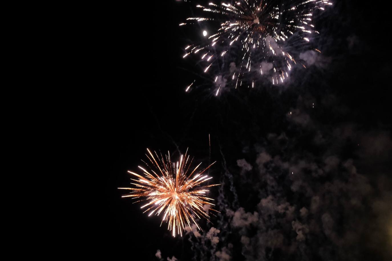 Las Hogueras de Alicante arrancan un fin de semana de pólvora con toque piromusical