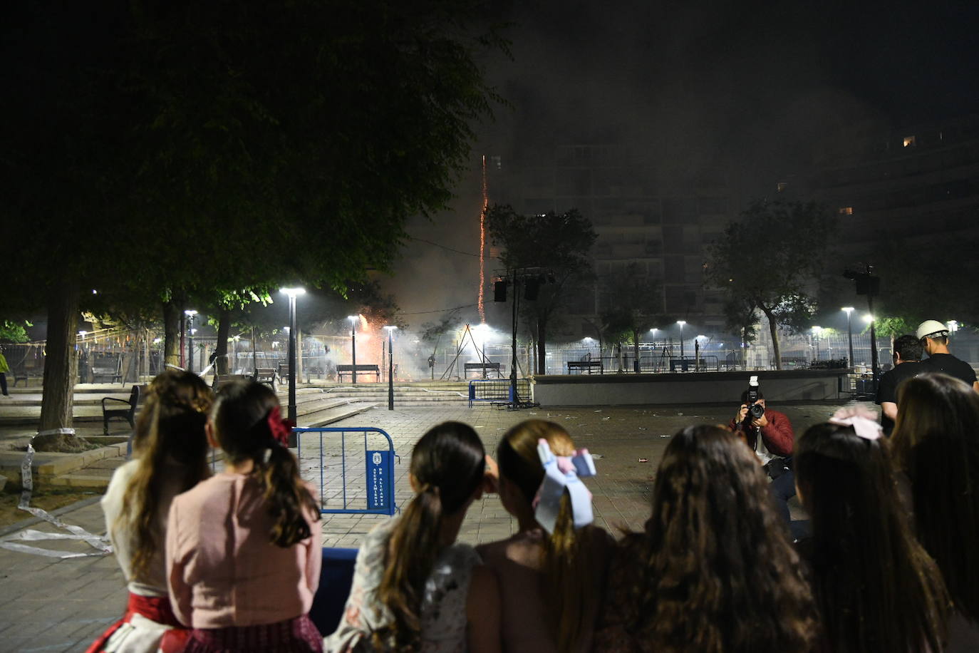 La plaza del Sol se ilumina con la mascletà nocturna