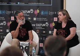 Jorge Castro e Isabel Ferrando presentan 'Destrozados' en Alicante.