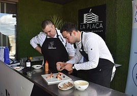Los chefs Ángel Prados y Agustí Marcos de l´Associació Vinaròs Gastronòmic.