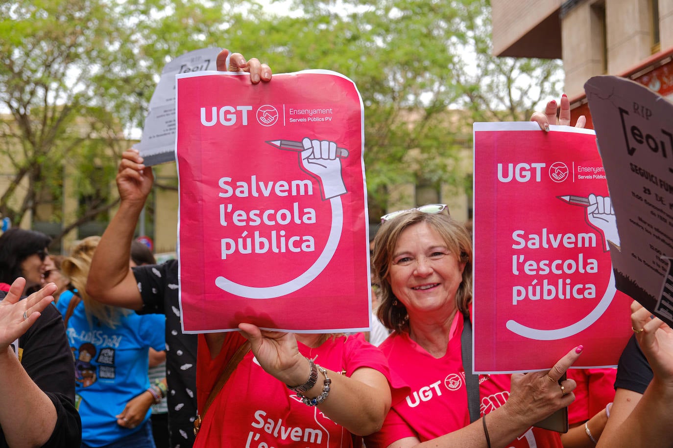Concentración frente a la Conselleria de Educación en Alicante