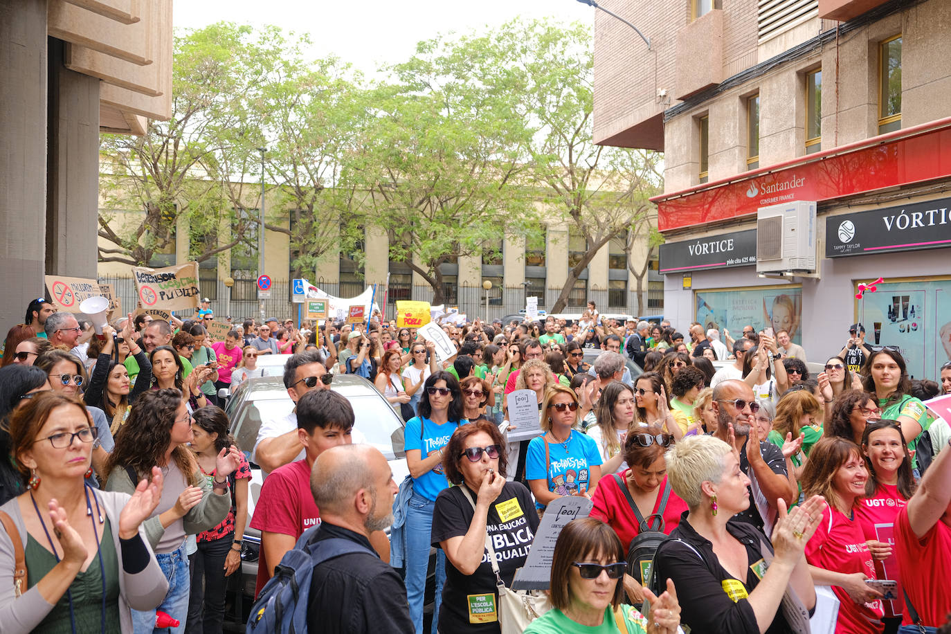 Concentración frente a la Conselleria de Educación en Alicante