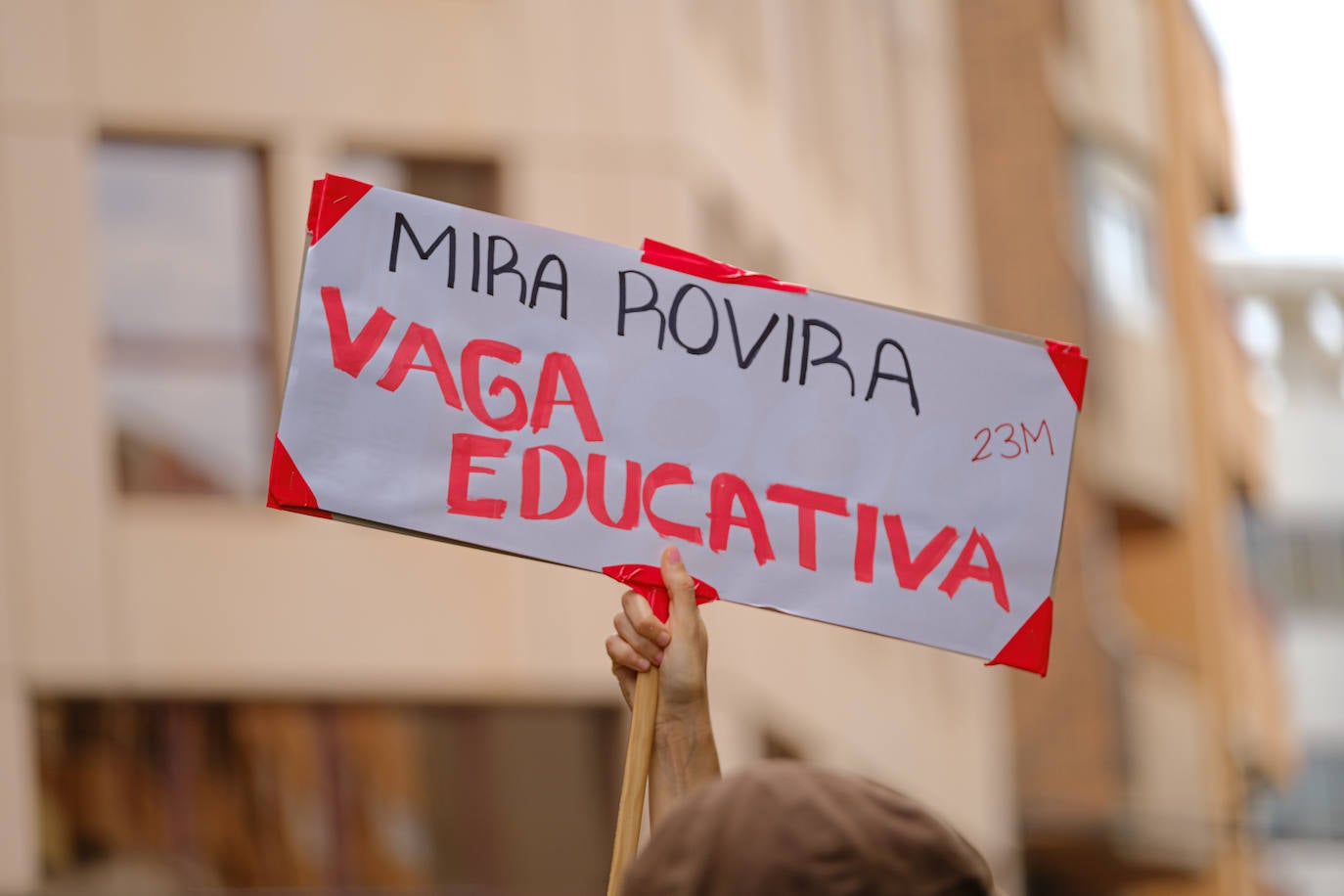 Concentración frente a la Conselleria de Educación en Alicante