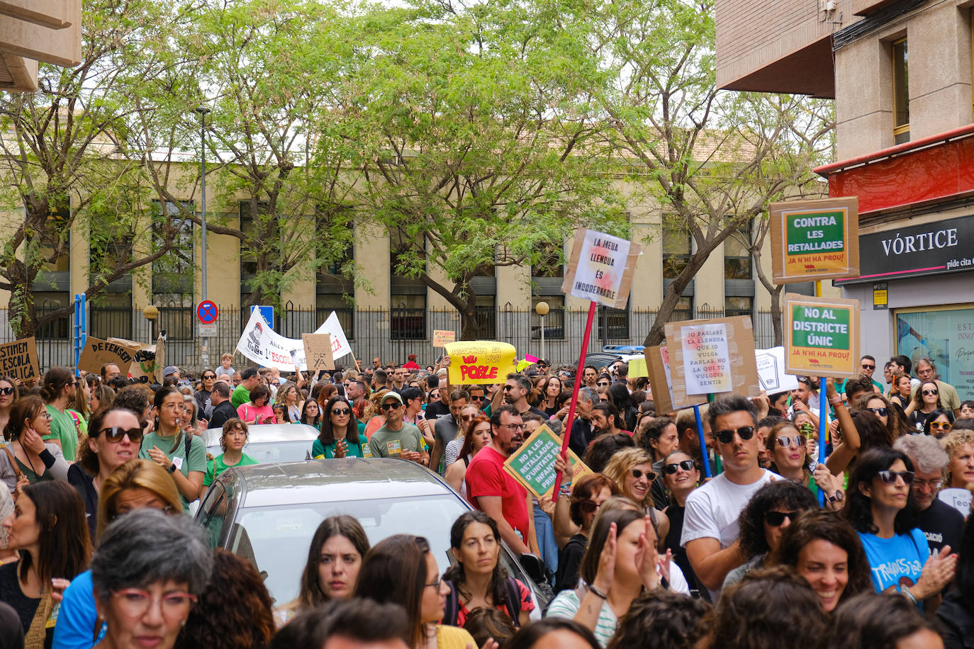 Concentración frente a la Conselleria de Educación en Alicante