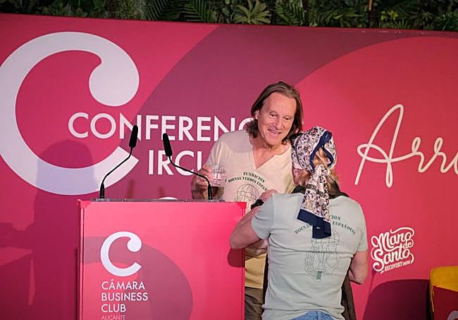 Momento en que se levantó para darle agua.