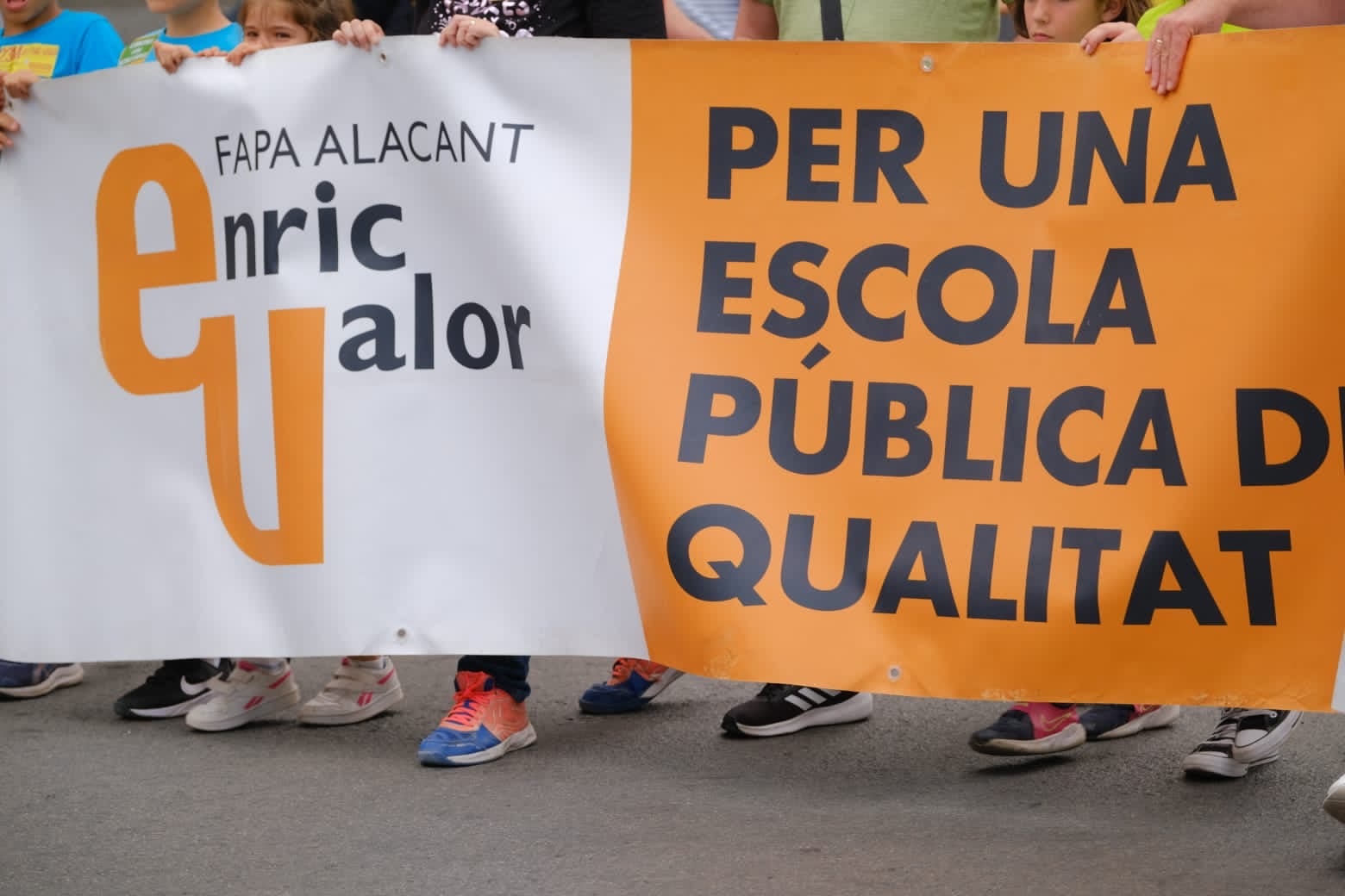 La marea verde toma Alicante en defensa de la educación pública