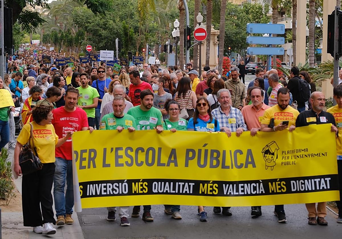 La marea verde toma Alicante en defensa de la educación pública